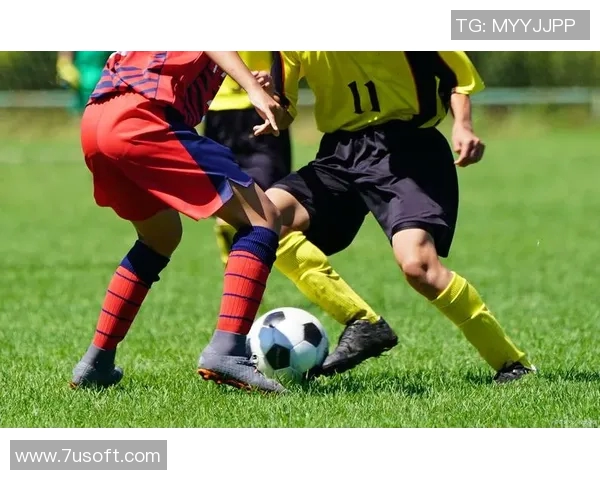 足球明星热身训练精彩瞬间展现运动魅力与团队精神的完美结合 足球明星热身训练精彩瞬间展现运动魅力与团队精神的完美结合