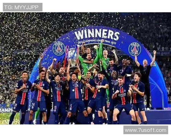 大巴黎足球明星齐聚一堂的精彩合照展现团队精神与友谊的瞬间