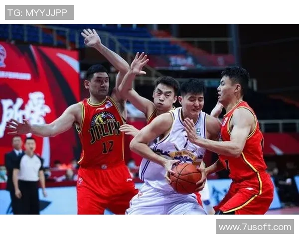 武汉篮球队以74分领跑世界锦标赛积分榜展现强劲实力